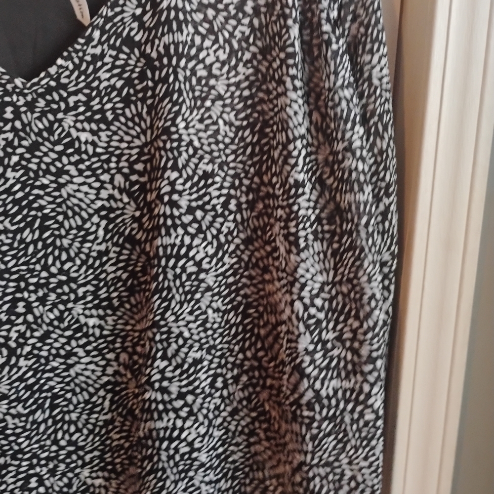 NY Collection Monochrome Patterned Blouse - Picture 8 of 11